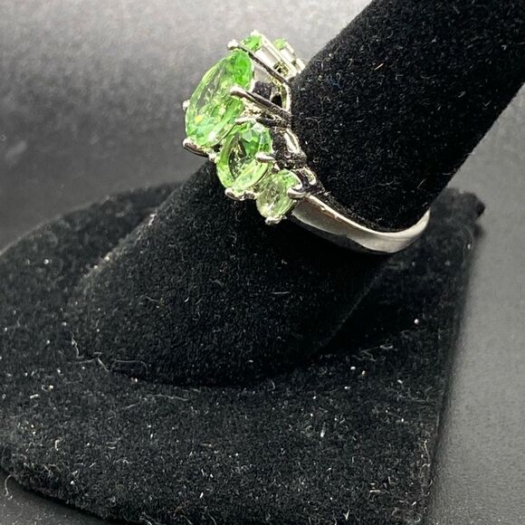 Sterling silver marked 925 five stone green ring peridot August birthstone - Picture 2 of 14